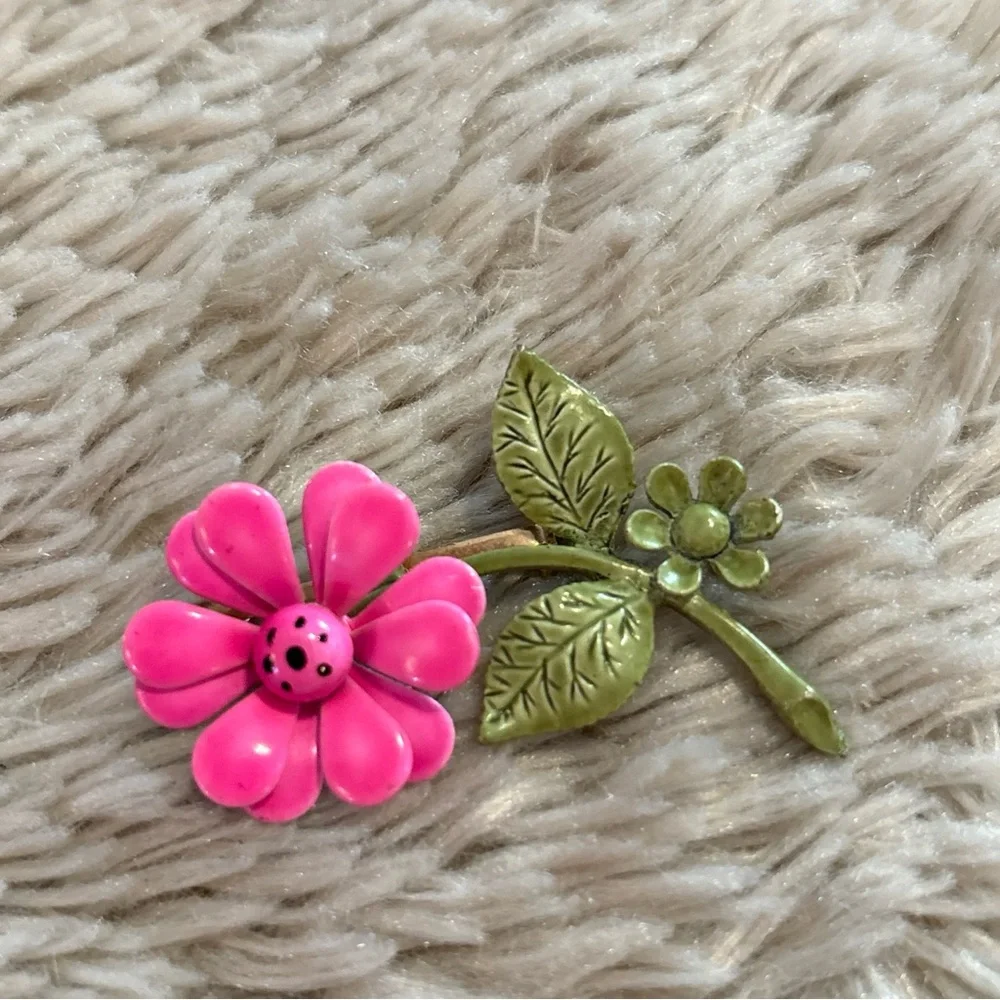 Vintage 60s Enamel Mod Kitsch Flower Brooch Retro Hippie